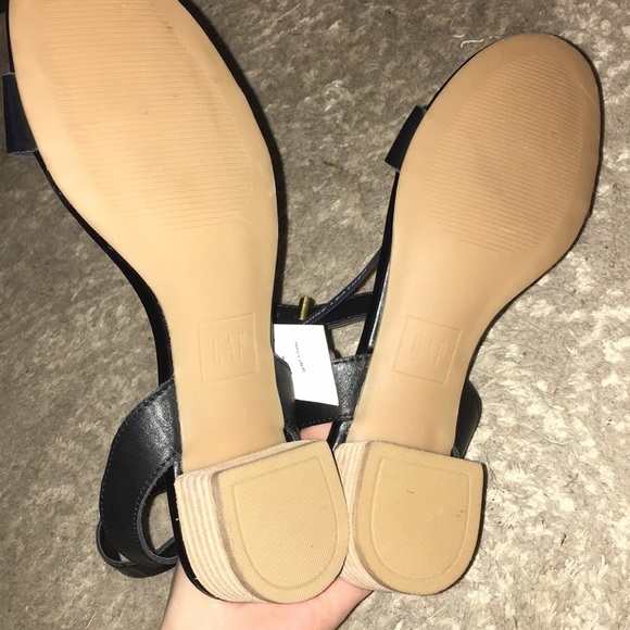 Gap Leather Sandals - Picture 4 of 6